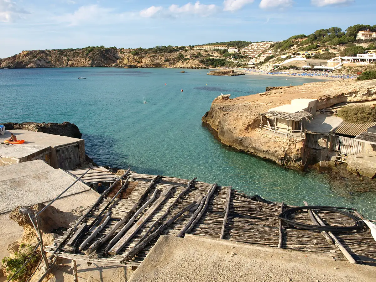 Cala Tarida y sus varaderos de madera, Ibiza
