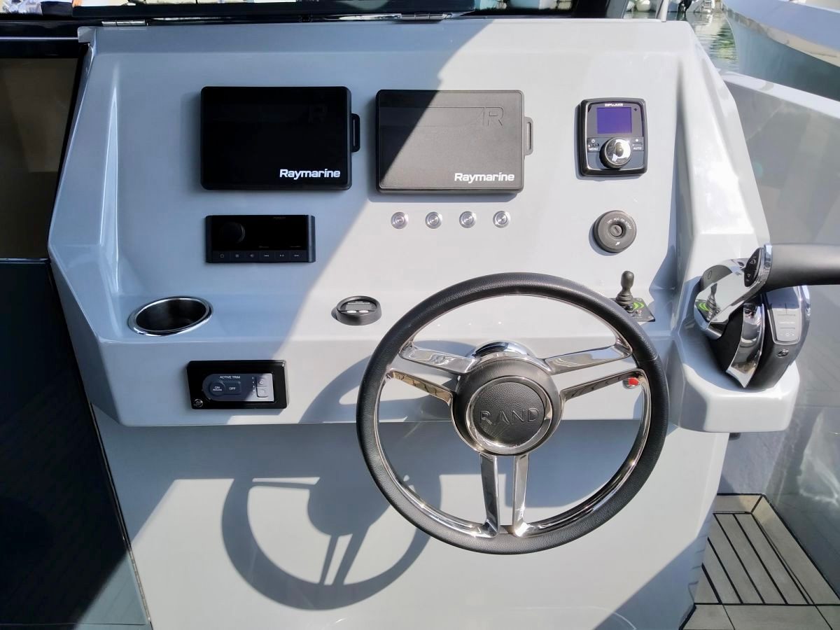 Rand 30 Just Passion, Rand Boats · Rand 30 Just — 10
