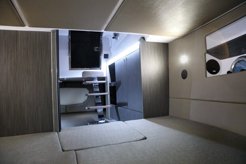 Ranieri 330 LX Just Venture, Ranieri · Ranieri 330 LX Just — 16
